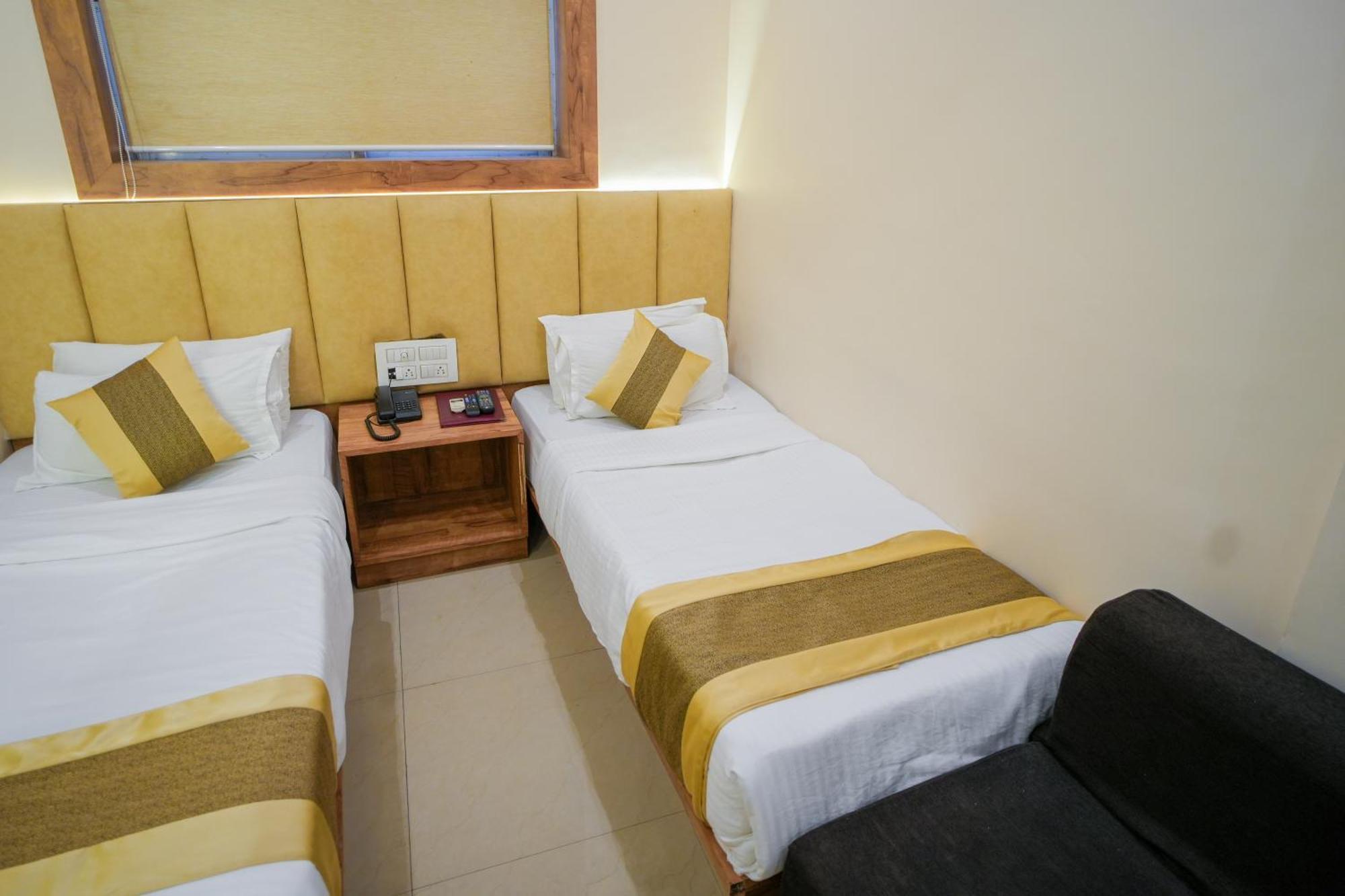 Hotel Skylink Hospitality Mahalaxmi Mumbai Exteriör bild