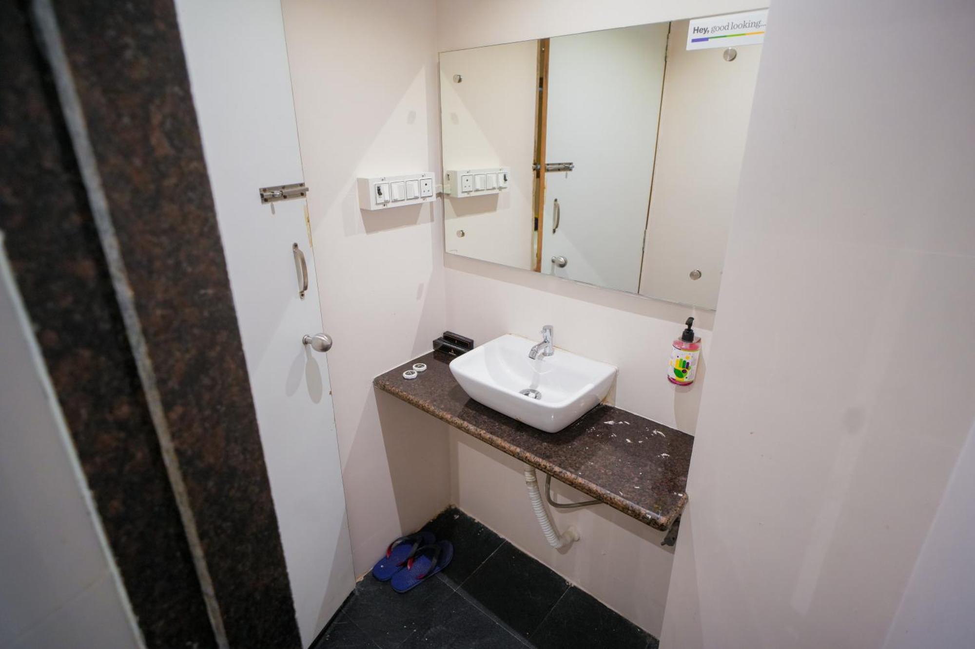 Hotel Skylink Hospitality Mahalaxmi Mumbai Exteriör bild