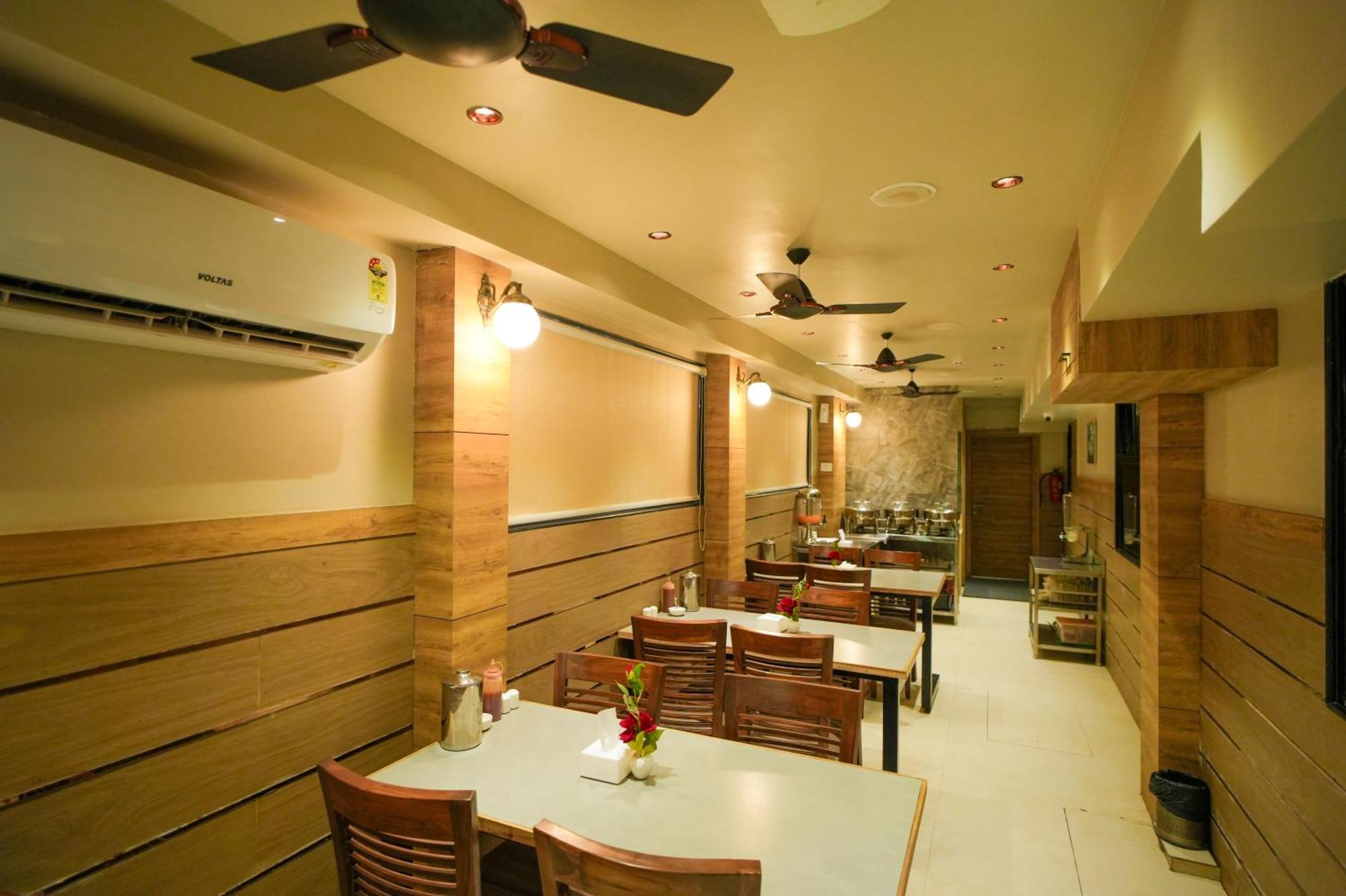 Hotel Skylink Hospitality Mahalaxmi Mumbai Exteriör bild