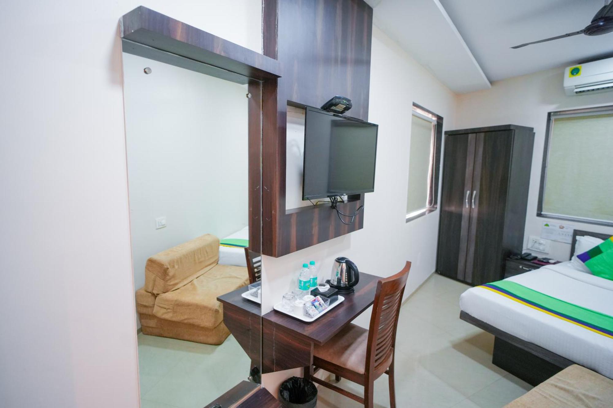 Hotel Skylink Hospitality Mahalaxmi Mumbai Exteriör bild
