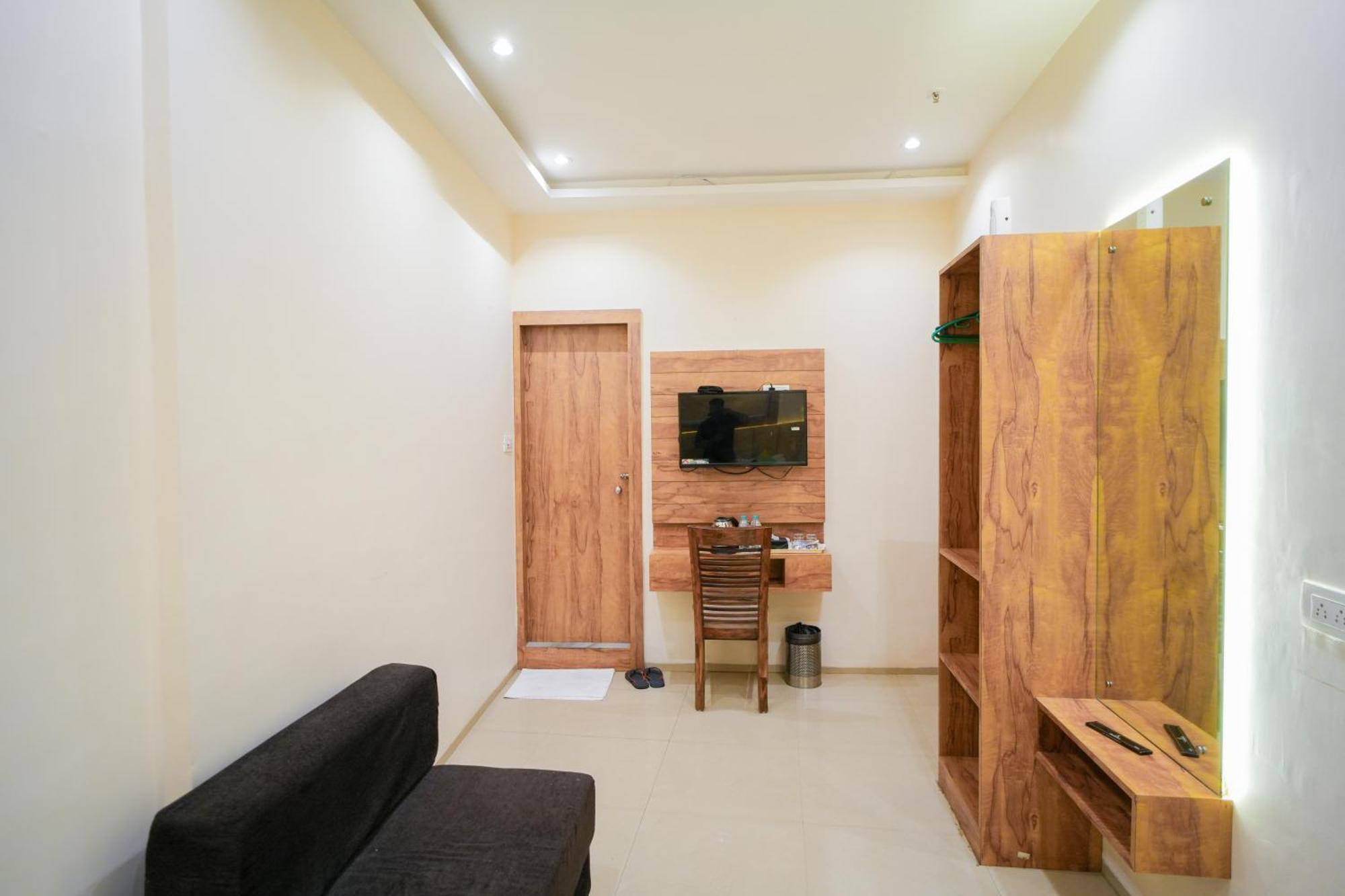 Hotel Skylink Hospitality Mahalaxmi Mumbai Exteriör bild