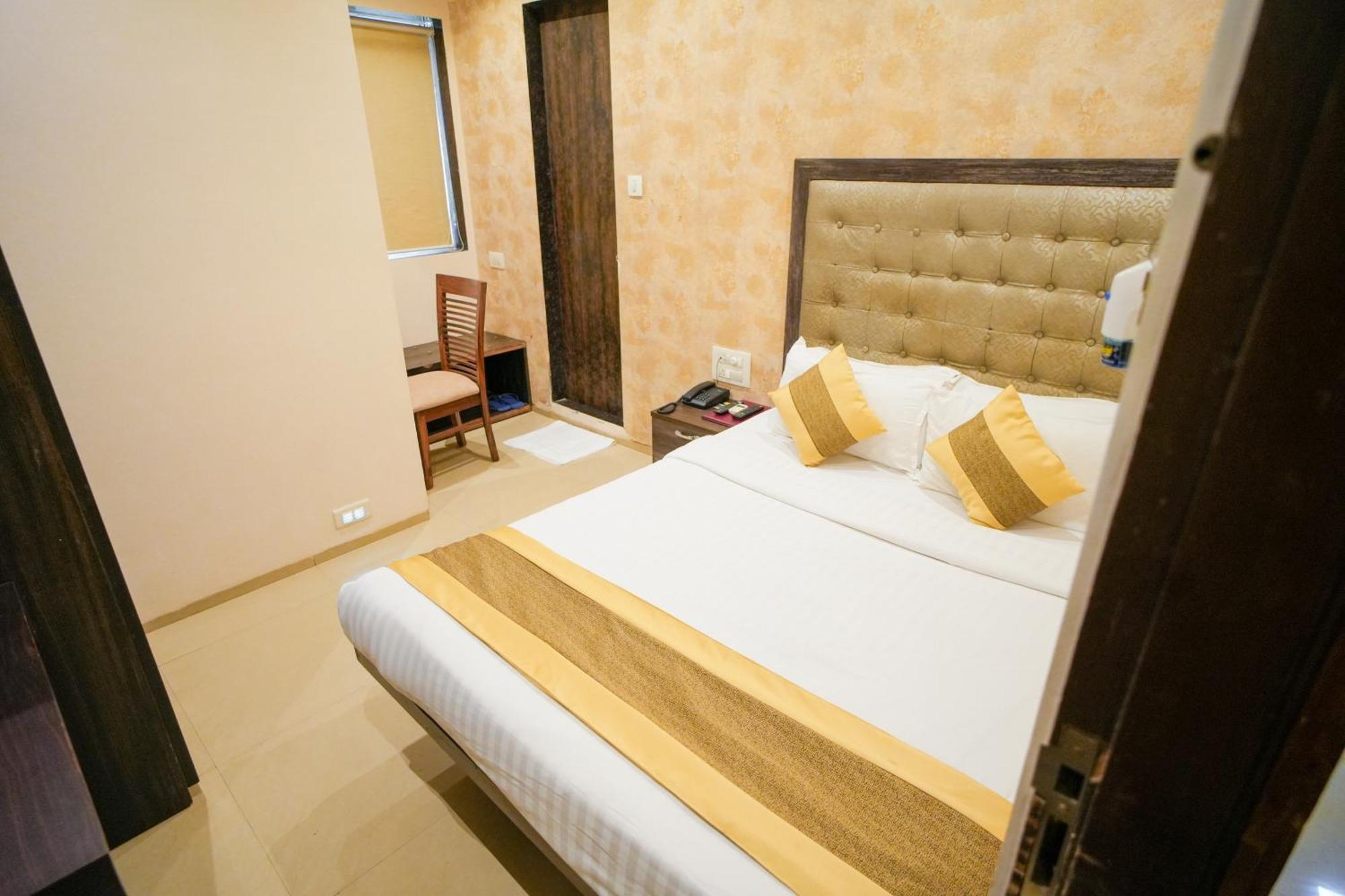 Hotel Skylink Hospitality Mahalaxmi Mumbai Exteriör bild