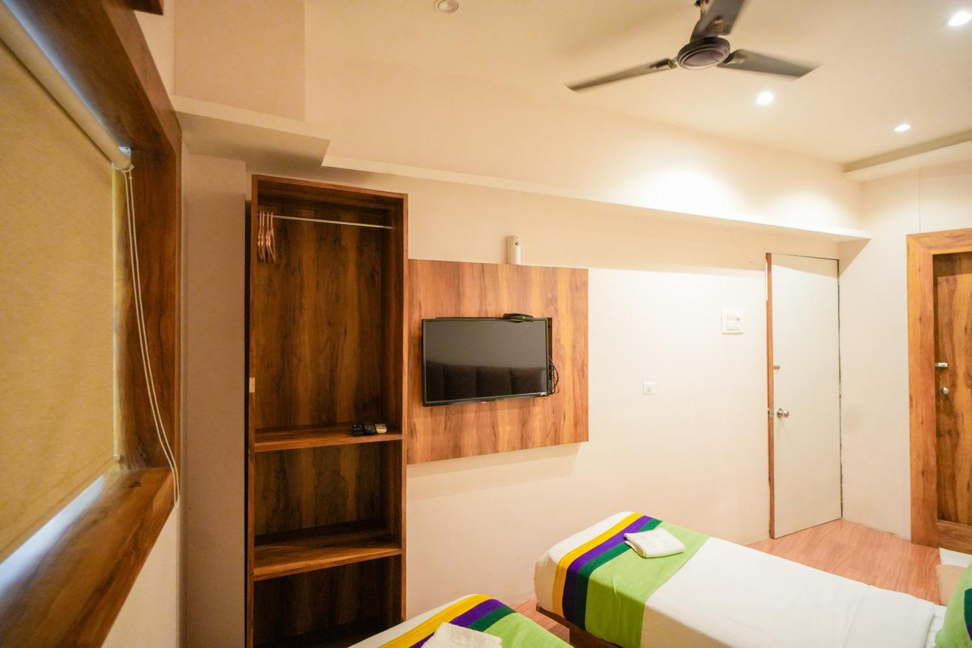 Hotel Skylink Hospitality Mahalaxmi Mumbai Exteriör bild