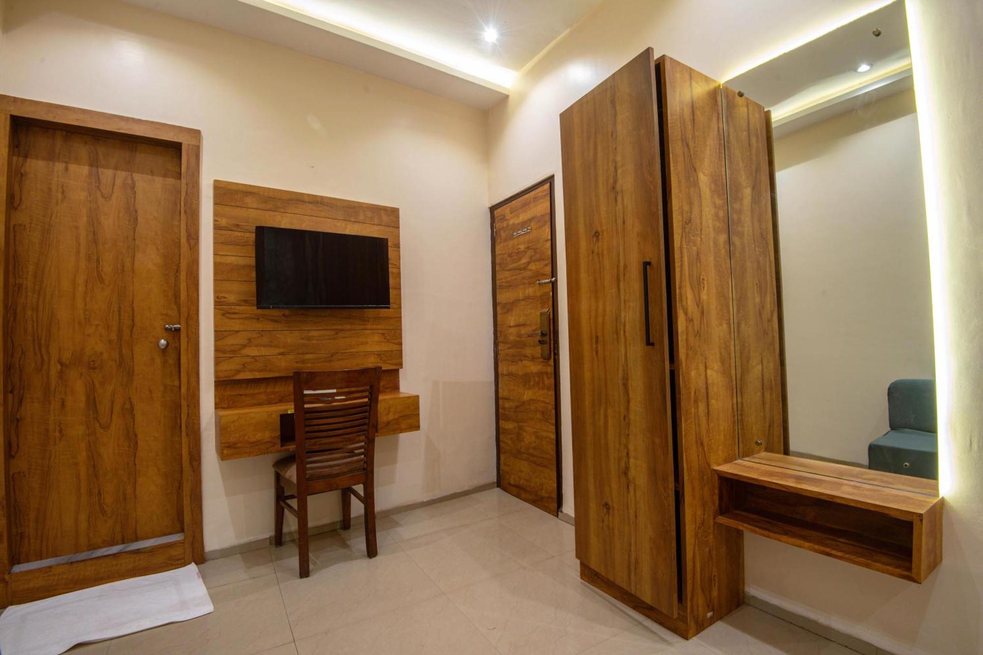 Hotel Skylink Hospitality Mahalaxmi Mumbai Exteriör bild