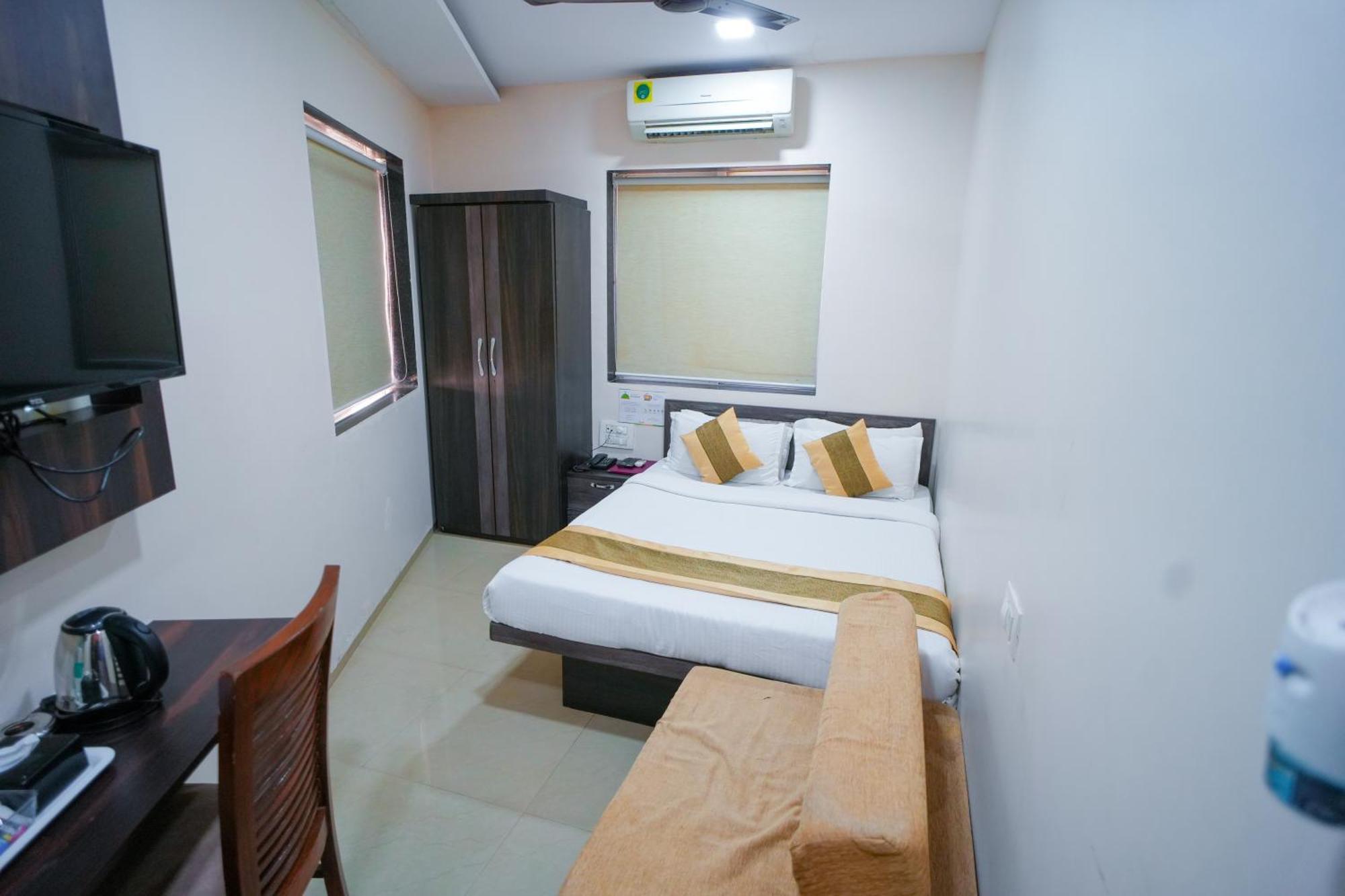 Hotel Skylink Hospitality Mahalaxmi Mumbai Exteriör bild