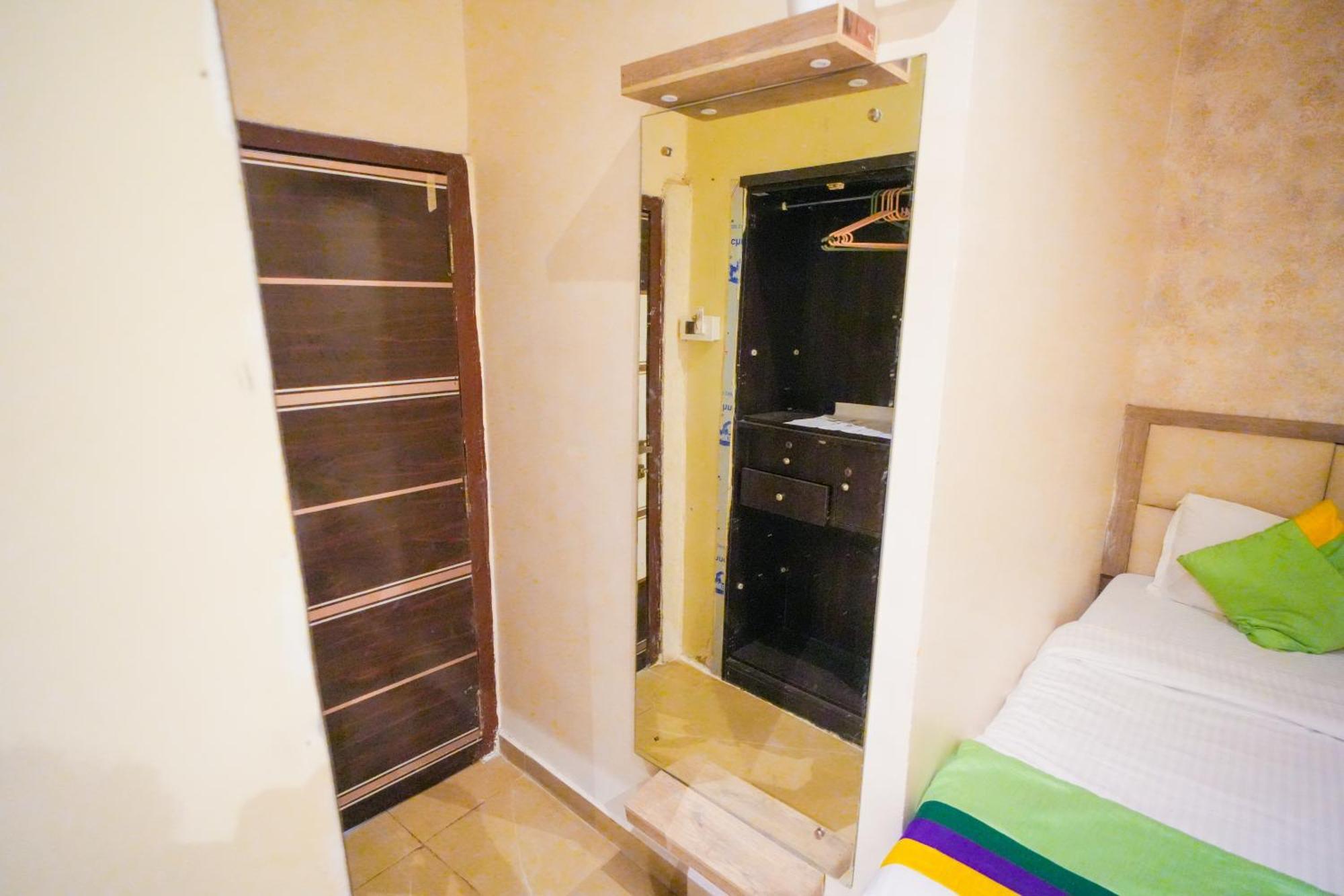 Hotel Skylink Hospitality Mahalaxmi Mumbai Exteriör bild