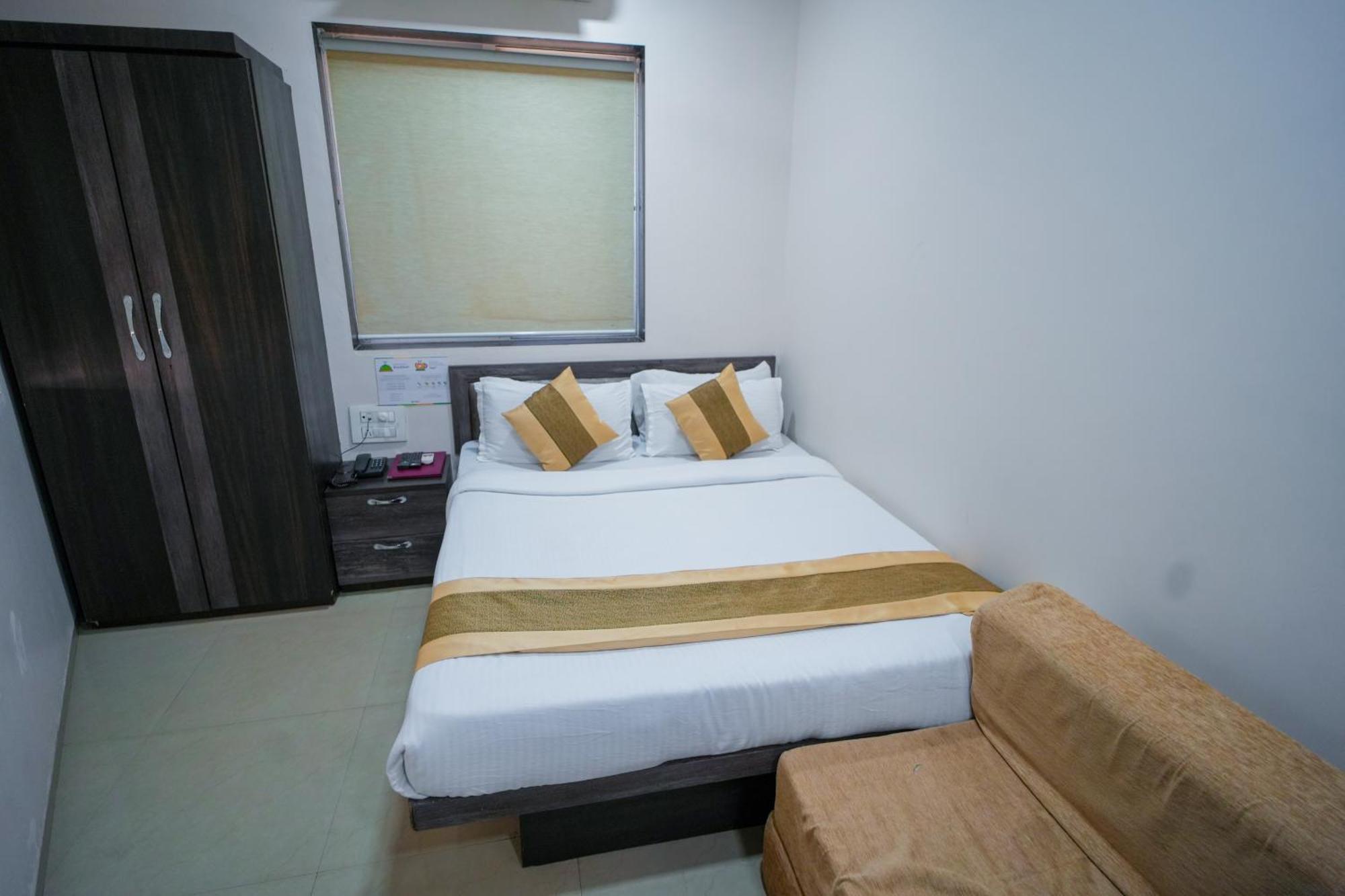 Hotel Skylink Hospitality Mahalaxmi Mumbai Exteriör bild
