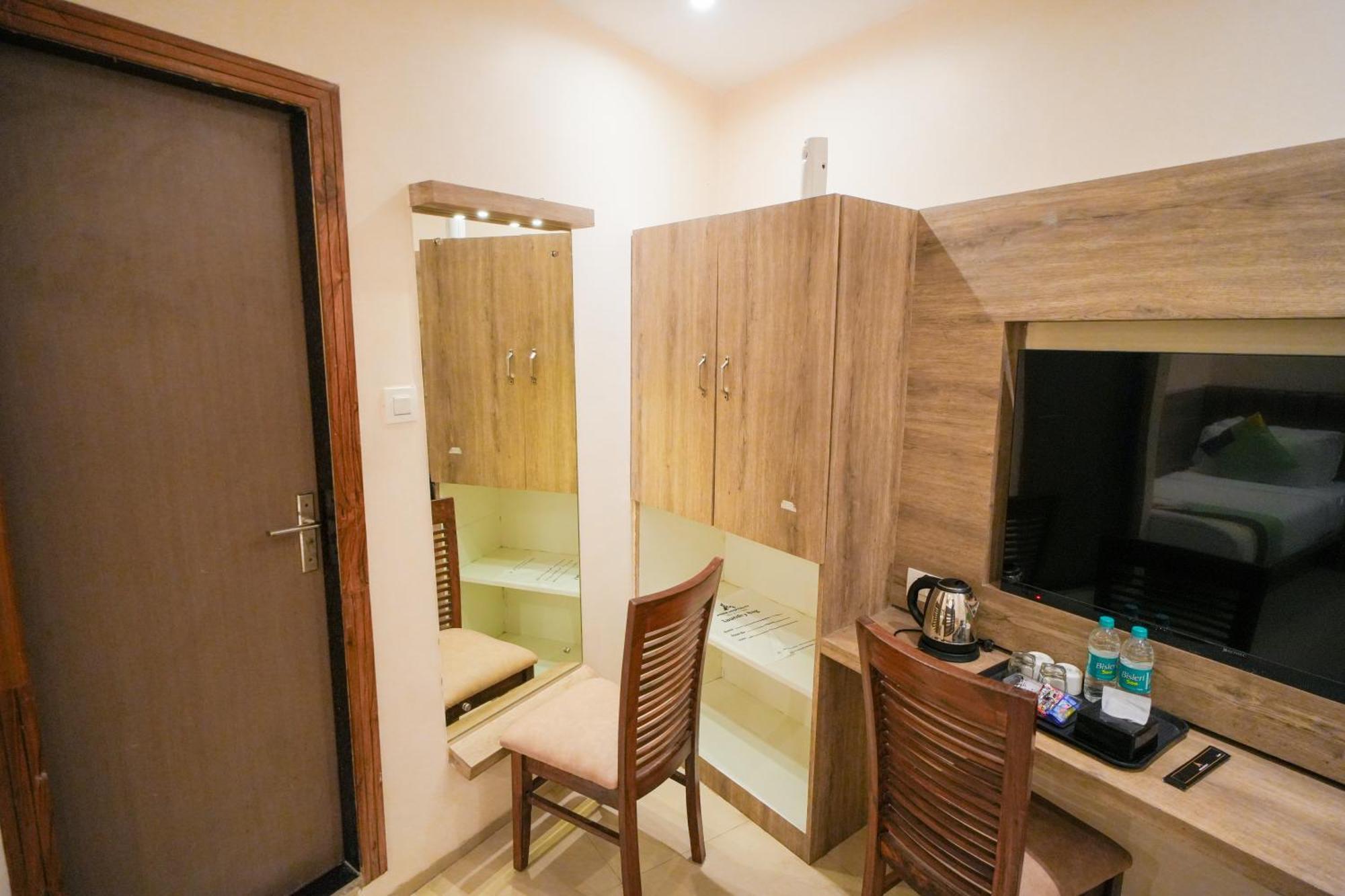 Hotel Skylink Hospitality Mahalaxmi Mumbai Exteriör bild