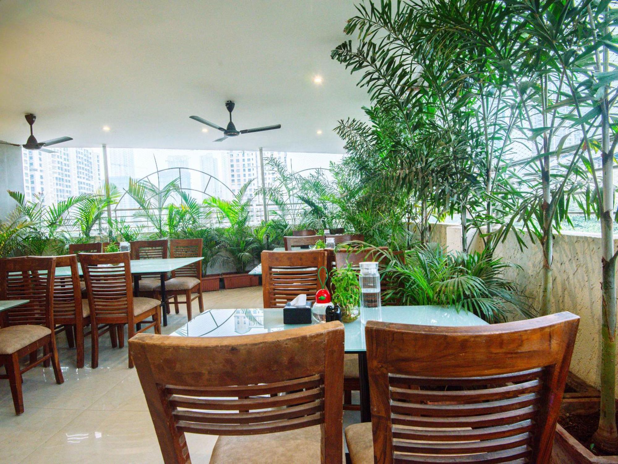 Hotel Skylink Hospitality Mahalaxmi Mumbai Exteriör bild